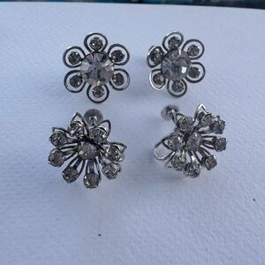 ✨ Vintage Rhinestone Floral Screw Back Earrings – Silver Tone Mid Century Glam